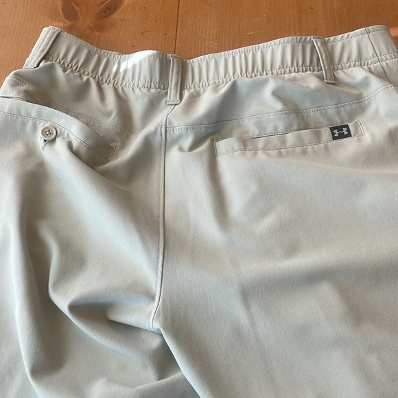 Under Armour 34/30 Men’s golf pants. From Fall/Winter 2021. Good condition! - Picture 3 of 3